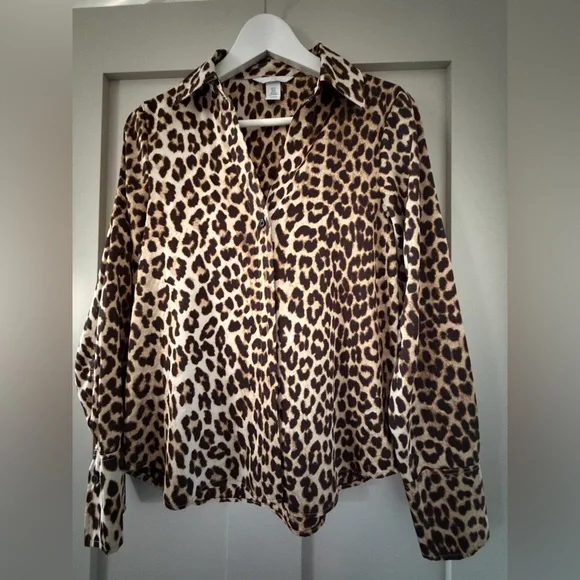 H&M Leopard 🐆 button down silk style blouse - XS - Picture 2 of 4